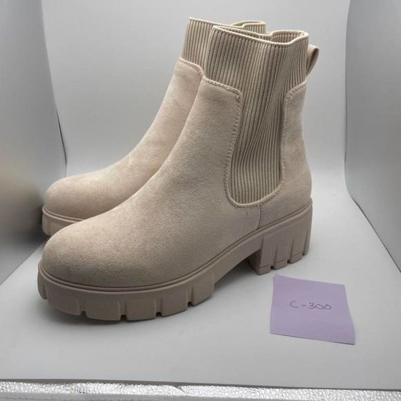 CUSHIONAIRE Women's STRETCH slip on Chelsea boot CREAM 8 - Picture 2 of 6
